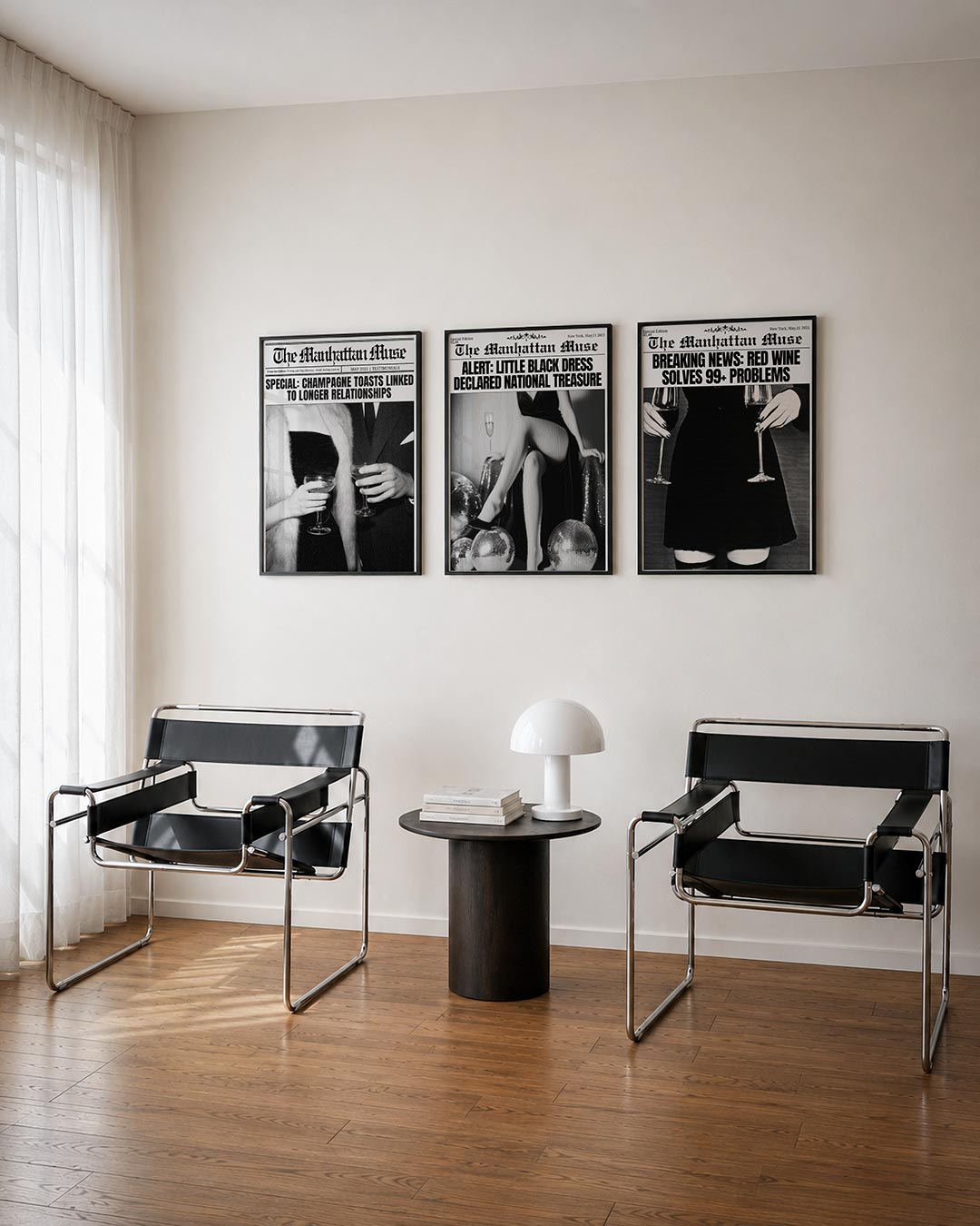 Elegante toasts driedelige posterset – twee handen houden champagneglazen vast