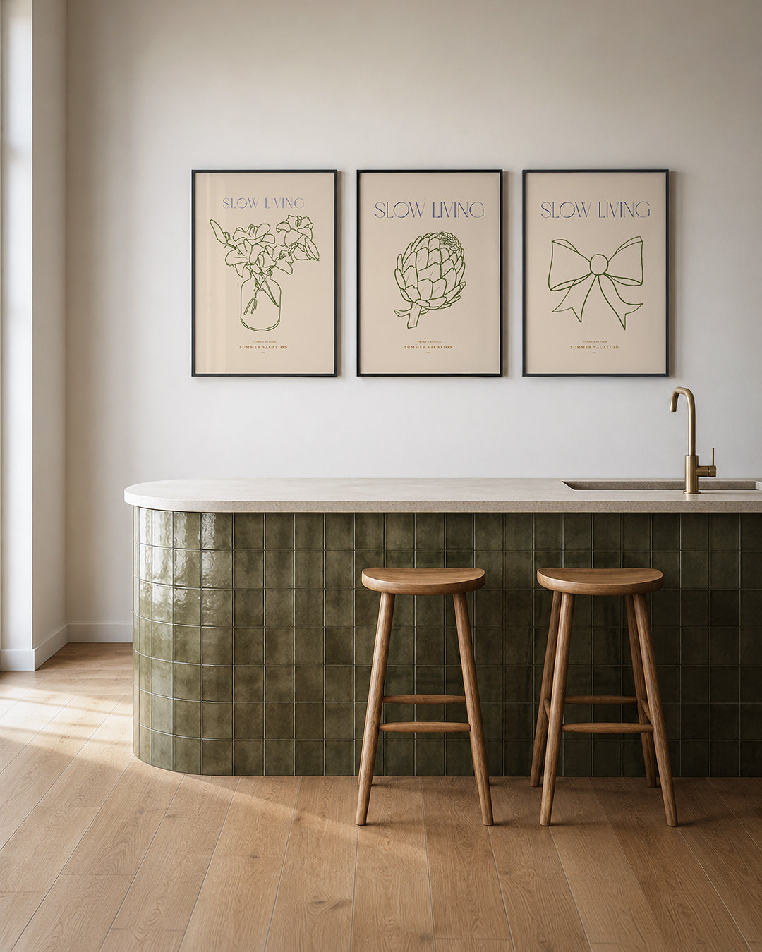 Lijnbloem compositie posterset – tweede productweergave – een eenvoudige lijntekening van bloemen in een vaas op een