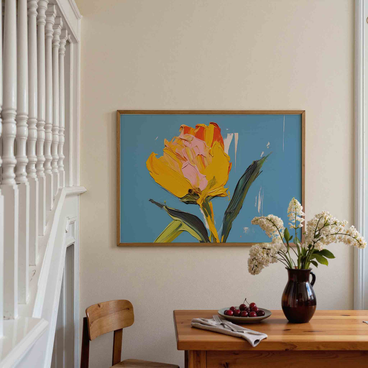Tulp op blauwe achtergrond – botanische poster in liggend formaat