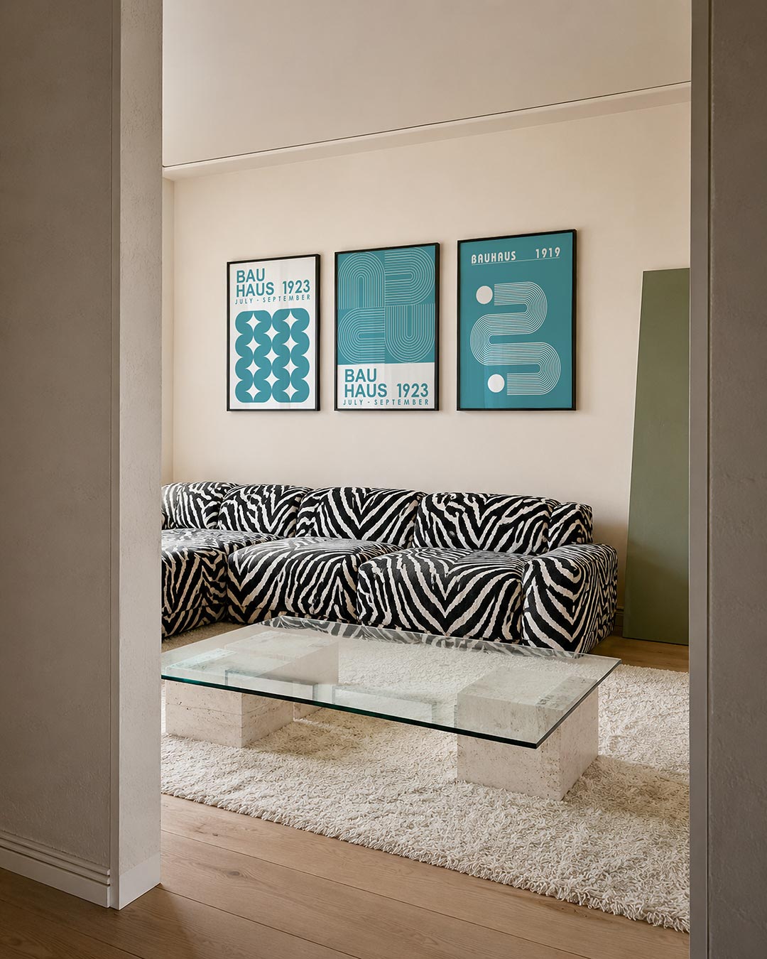 Vorm en ritme posterset – tweede productweergave – deze posterset toont een speelse herhaling van blauwe halve cirkels en