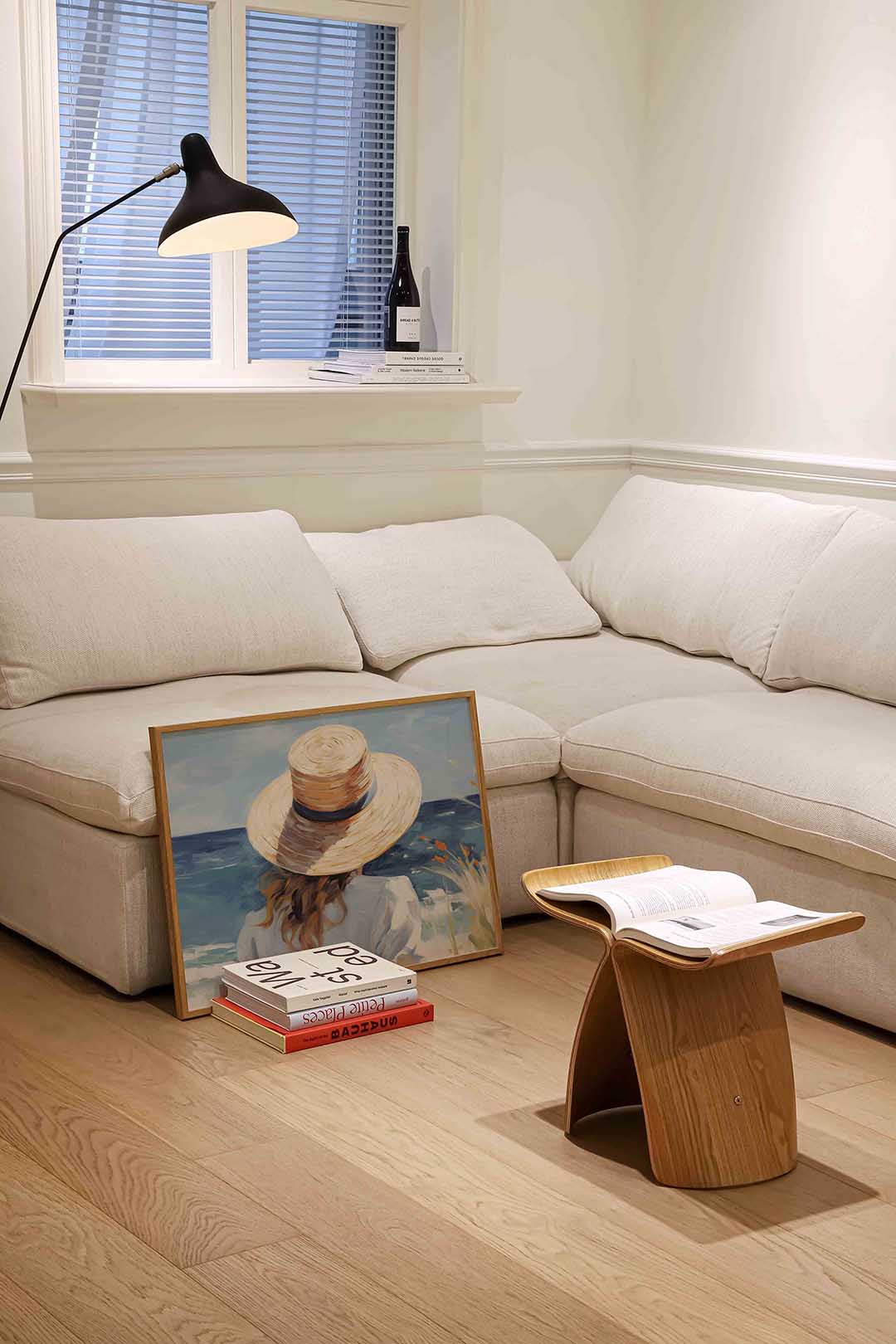 Vrouw met hoed bij zee – vrouwelijke portretkunst als landscape poster