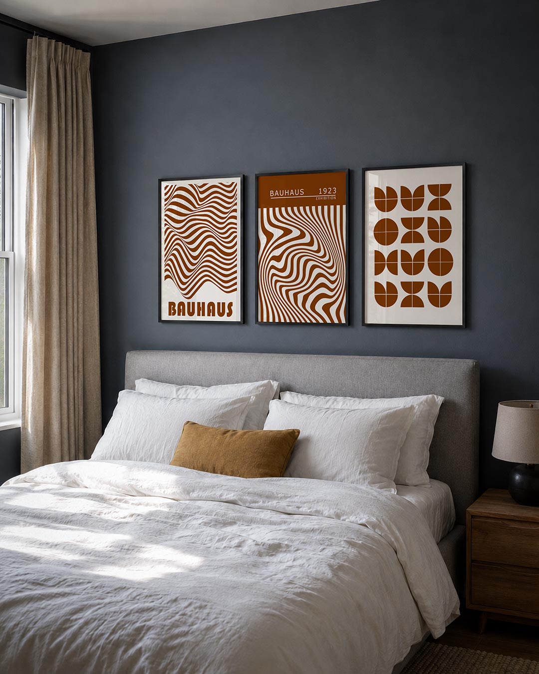Golvend lijnenspel posterset – derde productweergave – deze posterset in drie delen toont een dynamisch lijnenspel in warme