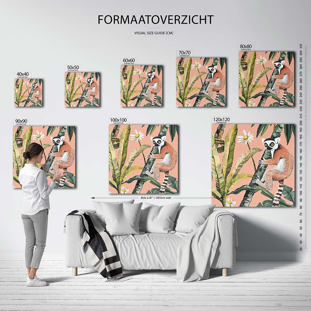 Dierlijke jungle illustratie kunstwerk – dit toont een levendige scène met een dier dat een boom omarmt, omringd door