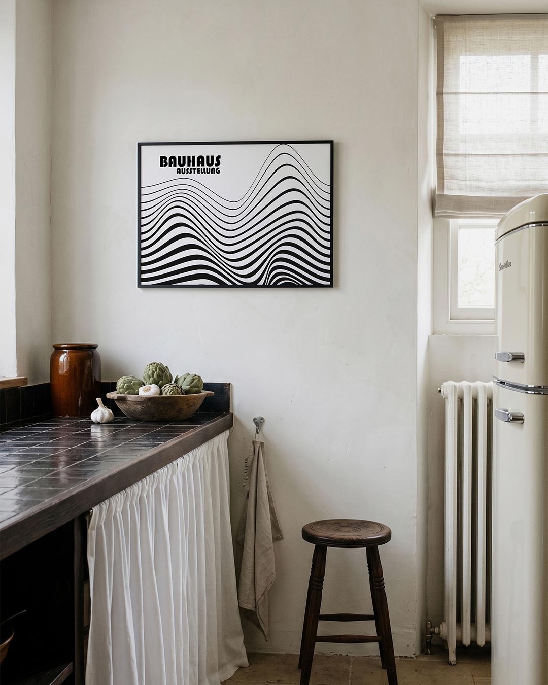 Golvend lijnenspel – geometrische poster in Bauhaus-stijl van WallArtistic