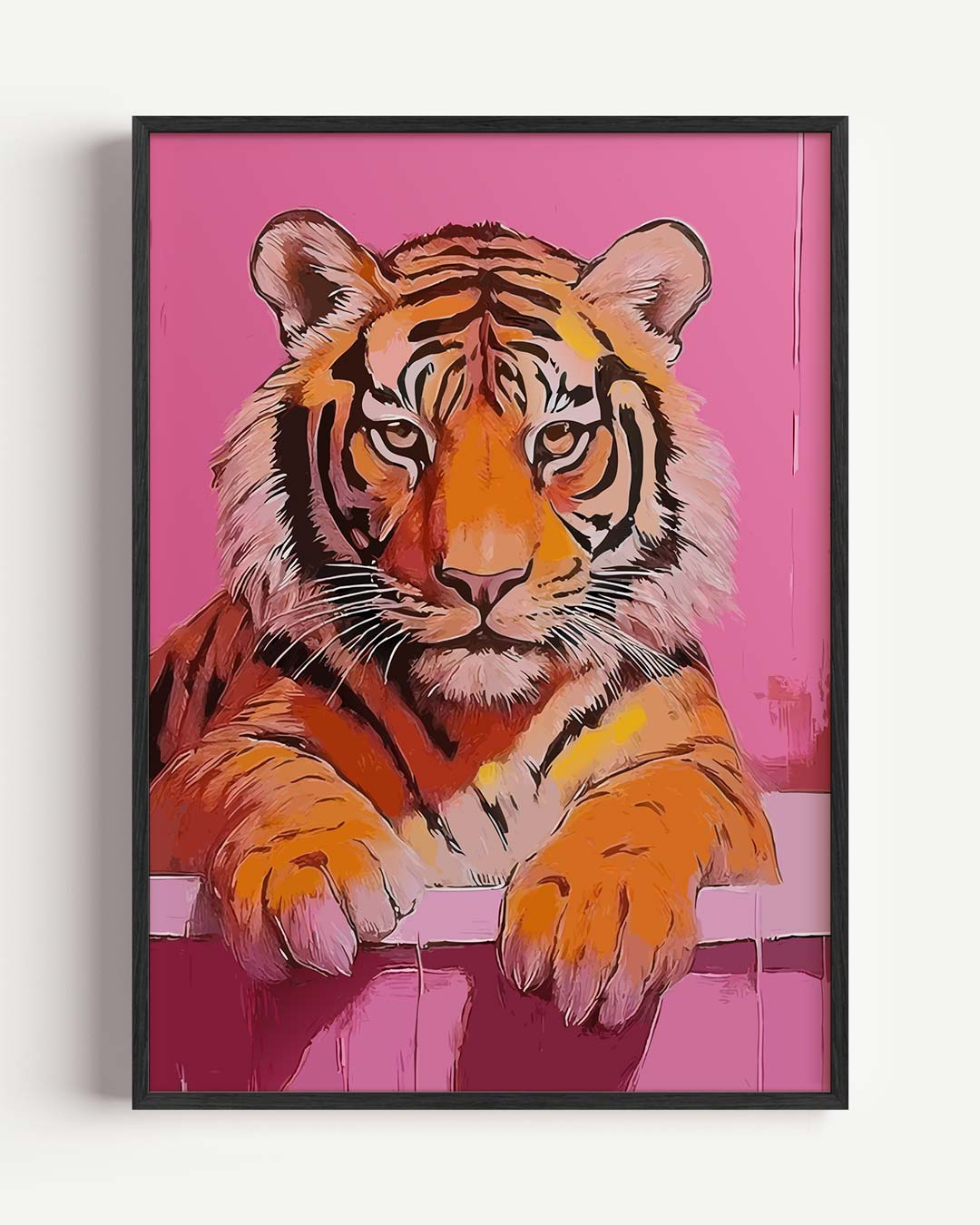 Exotische Tijger in Stijlvolle Roze Badkamer – dieren portret poster als wanddecoratie