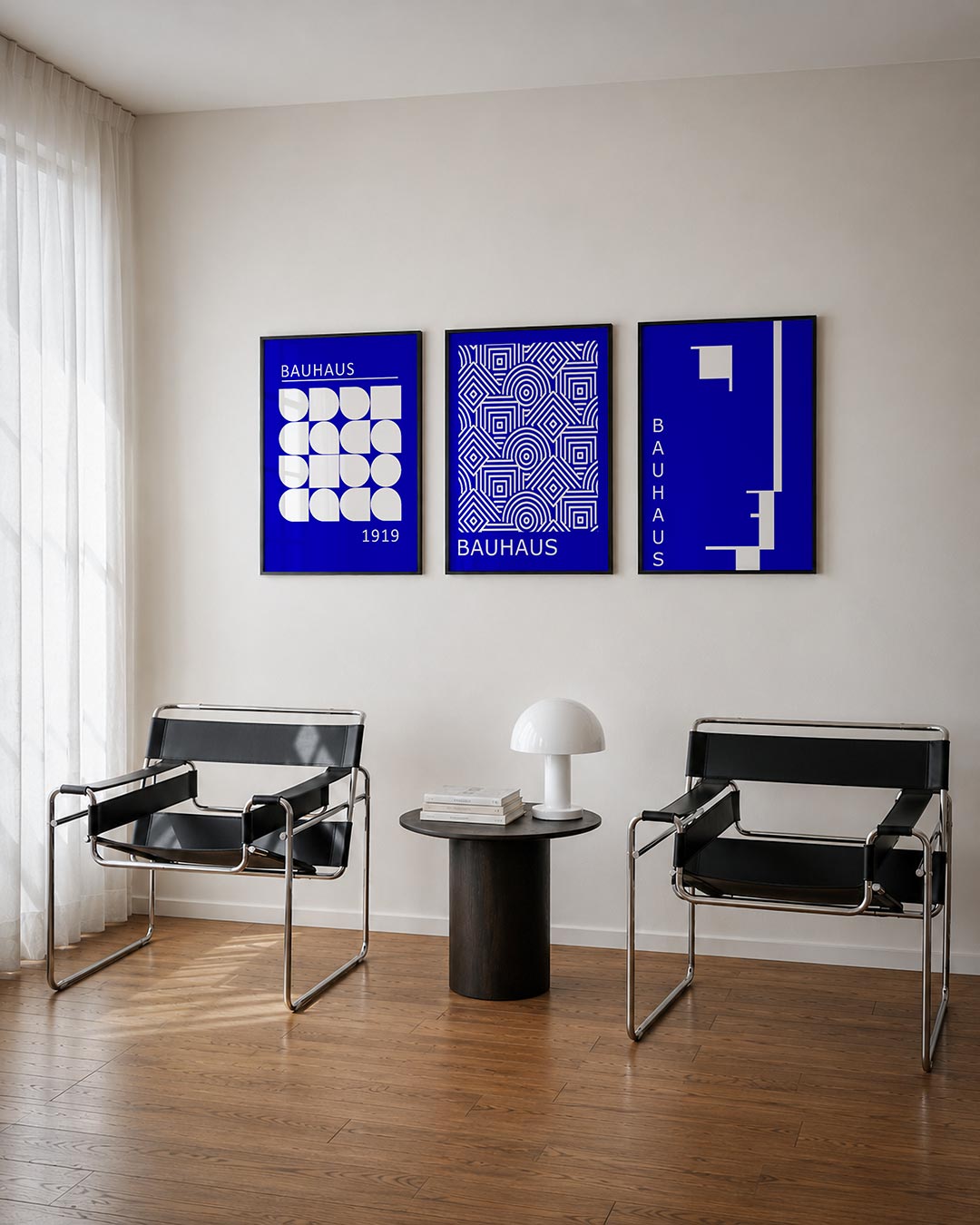 Vorm en ritme driedelige posterset – deze posterset in drie delen toont een speelse ordening van witte geometrische vormen op