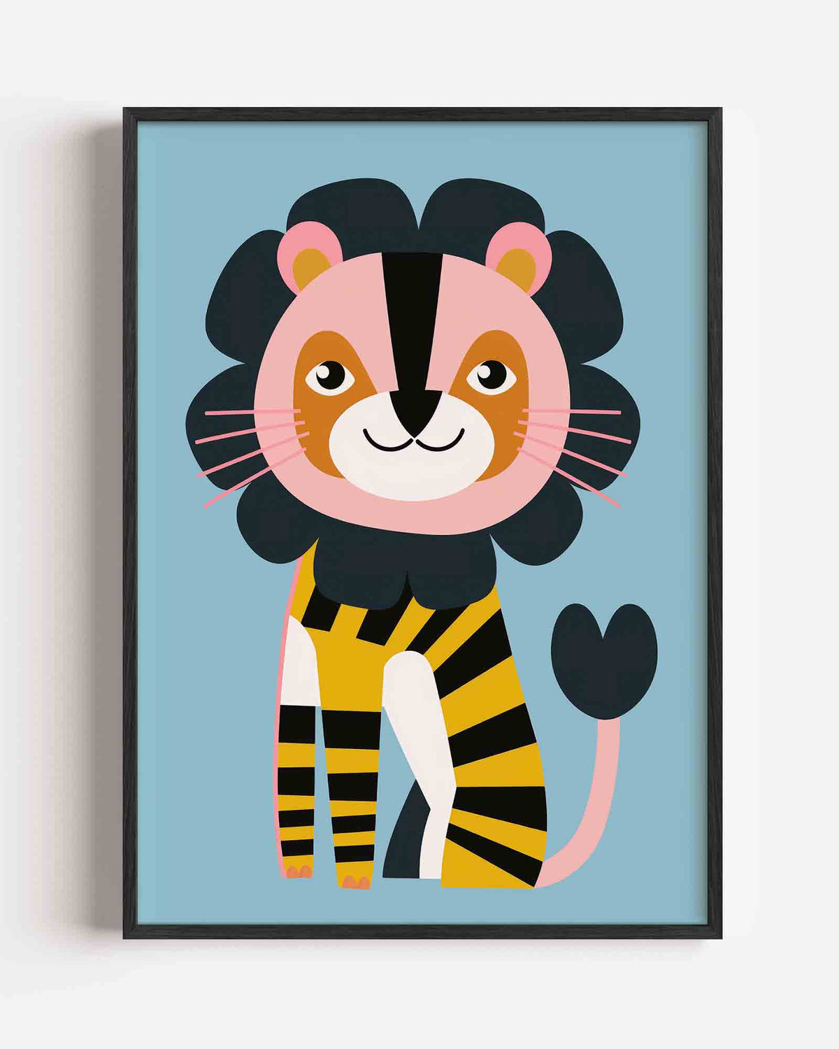 Leeuw op blauwe achtergrond – kids portret poster als wanddecoratie