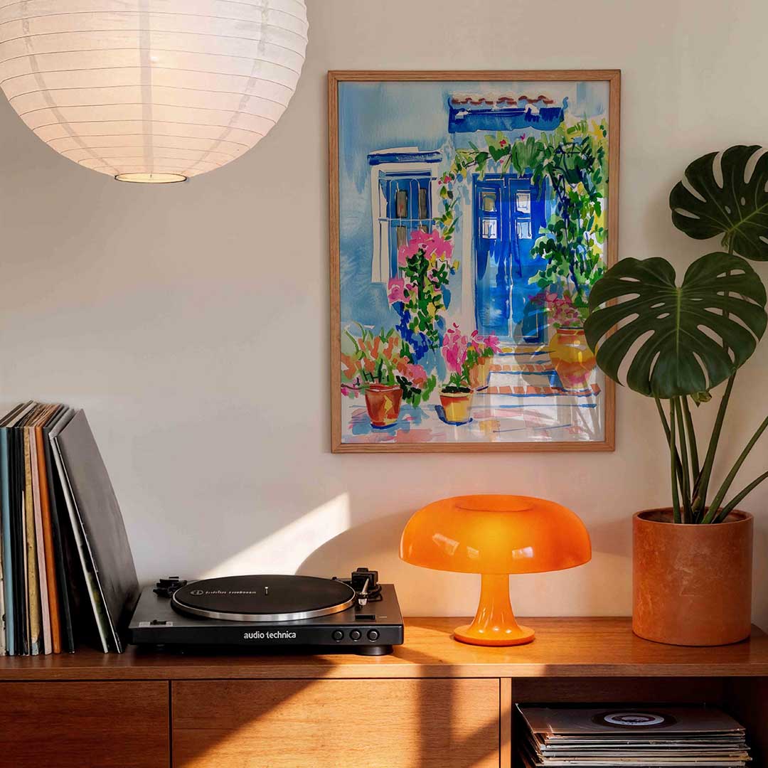 Blauwe deur en bloemen – staande kleurrijke wanddecoratie van WallArtistic
