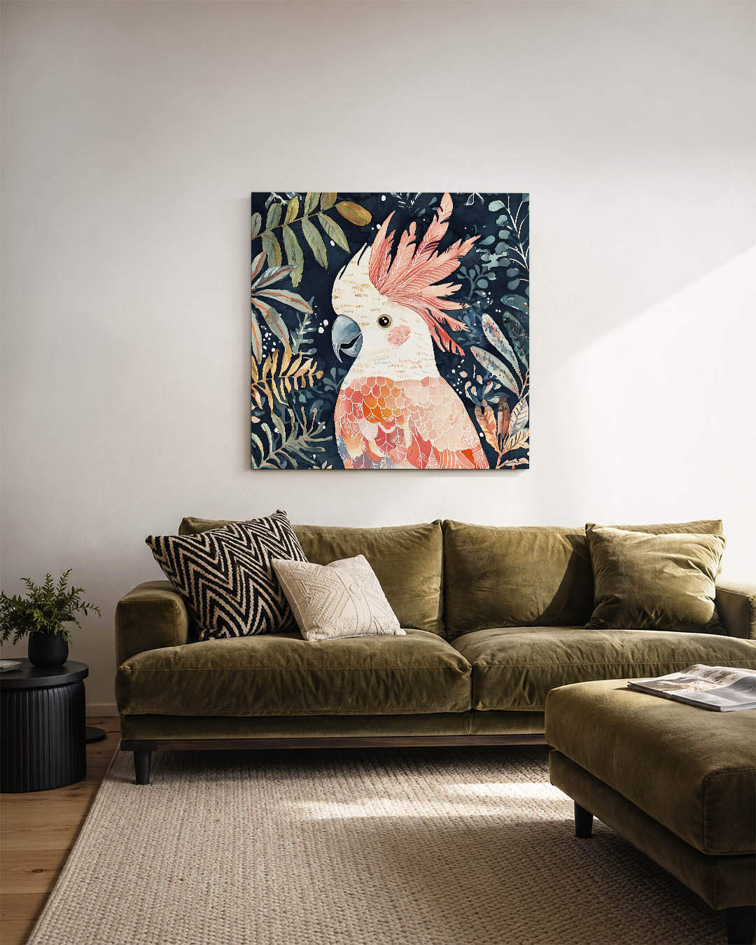 Vrolijke papegaai kunstwerk – sfeerbeeld – dit kunstwerk toont een kleurrijke papegaai omringd door weelderige bladeren. De