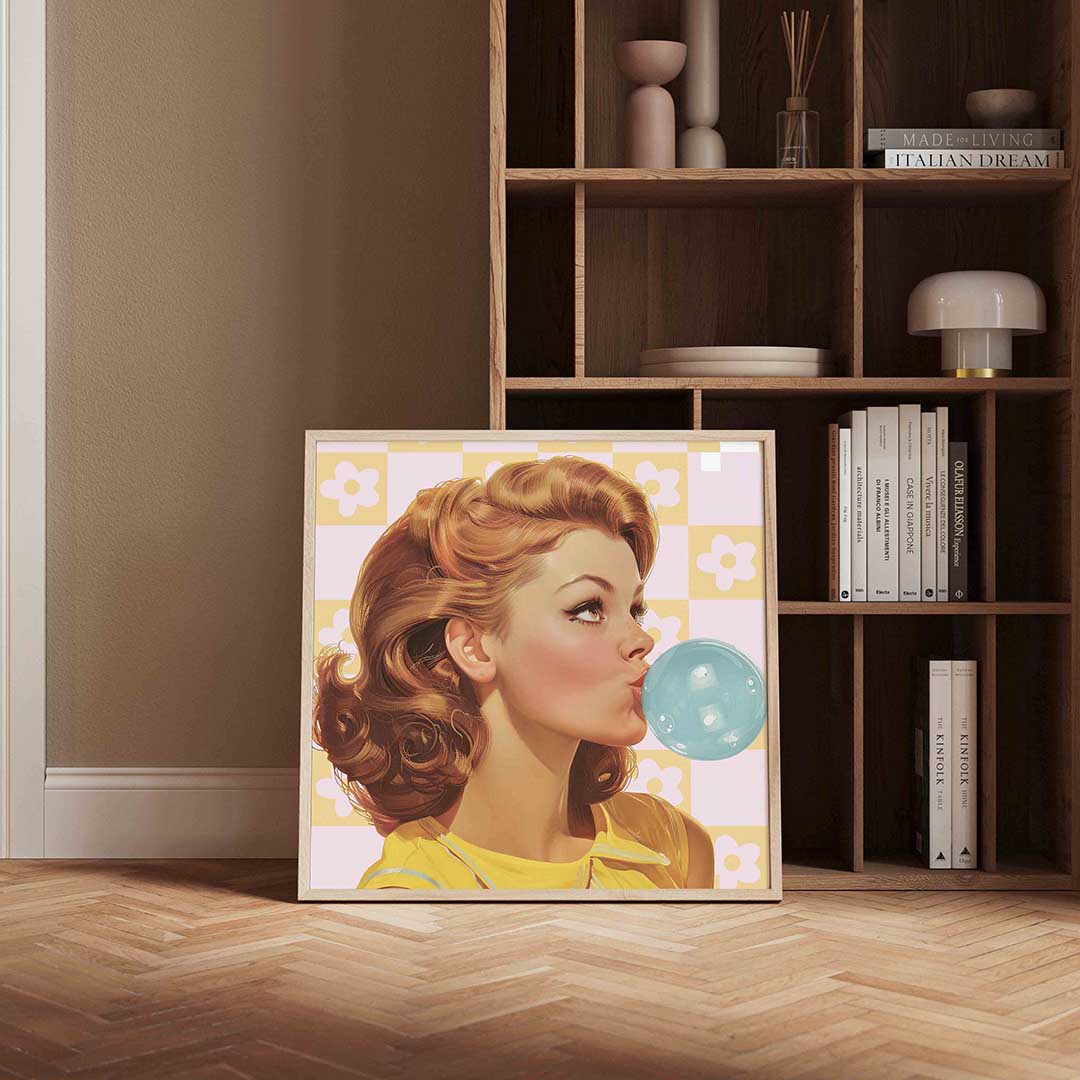 Vrouw met kauwgombel – kleurrijke Pop Art poster in vierkant formaat