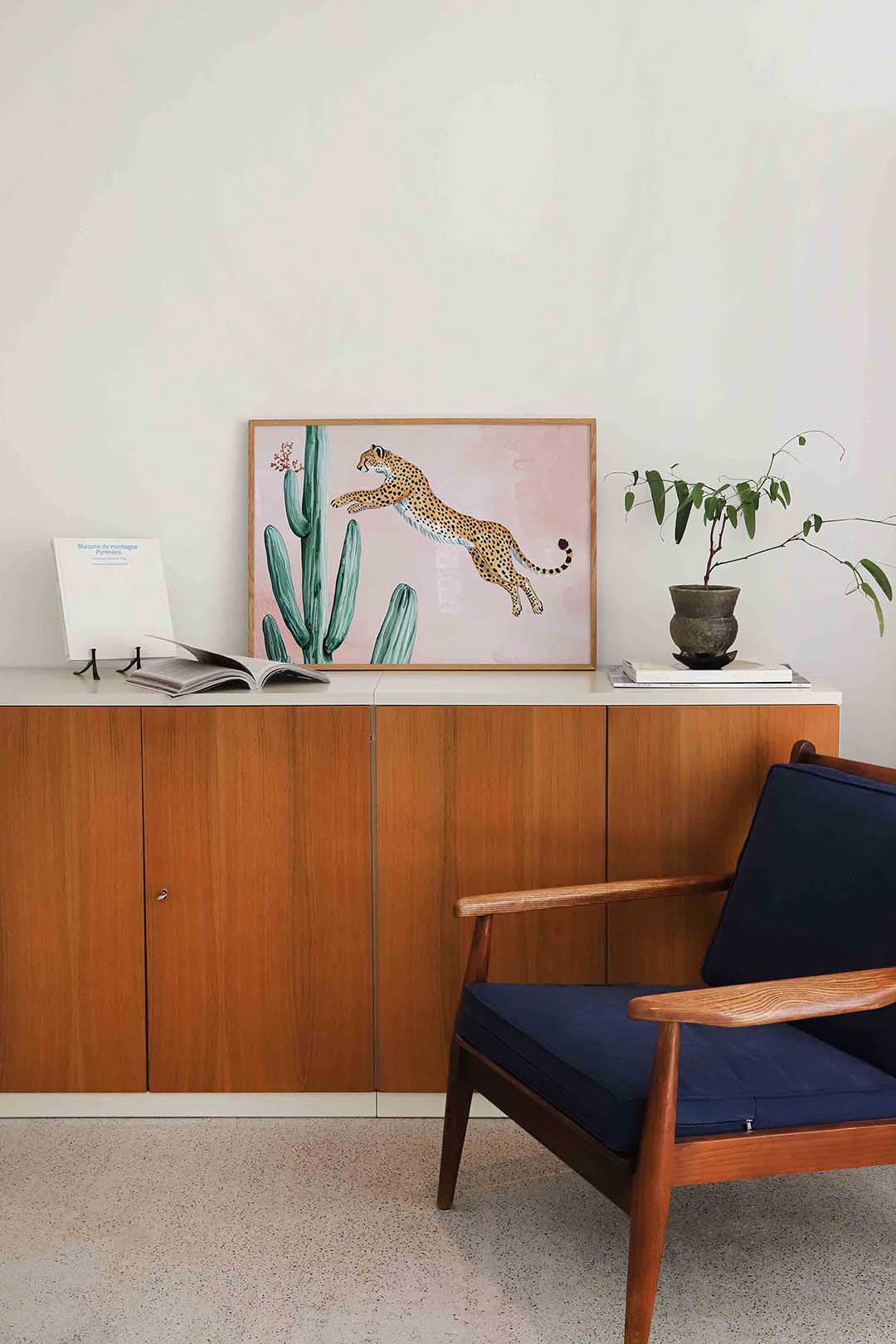 Springende cheetah – liggende dieren wanddecoratie van WallArtistic