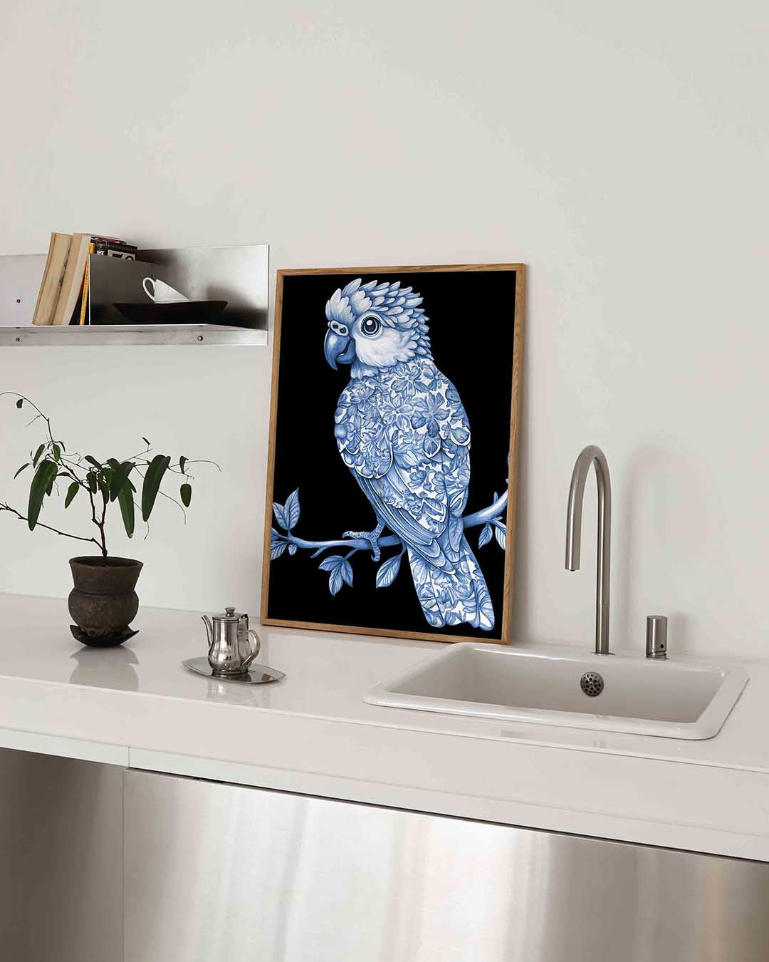 Papegaai met bloemen – blauw-witte poster in staand formaat