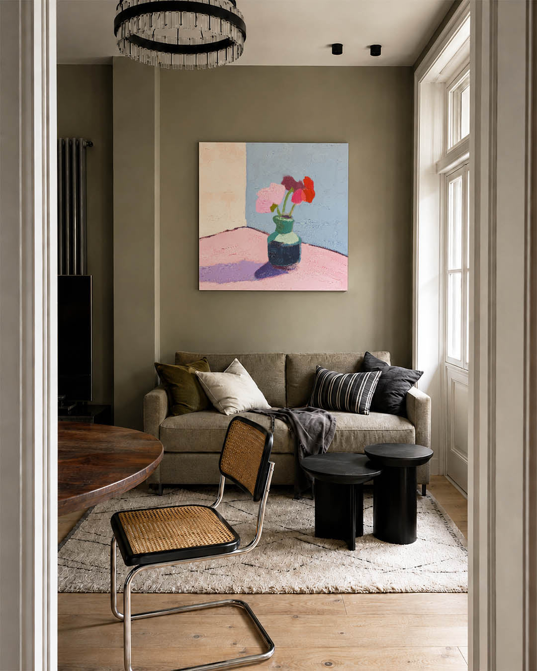 Vaas met bloemen kunstwerk – tweede productweergave – dit werk toont een vaas met kleurrijke bloemen tegen een eenvoudige