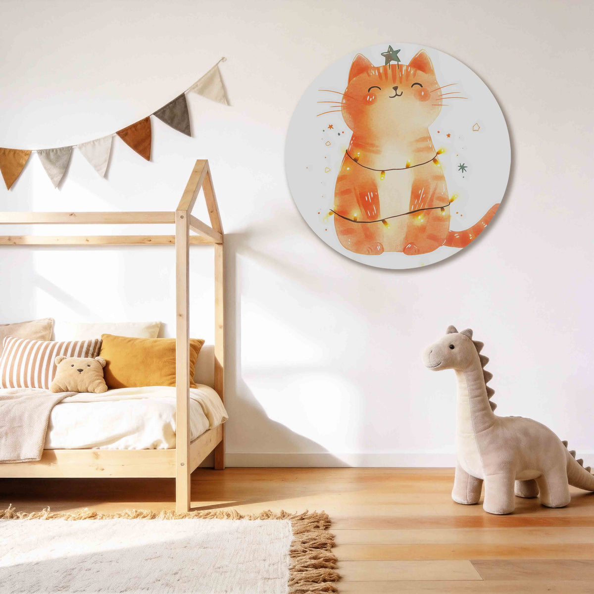 Oranje kat met lichtjes Muurcirkel – tweede productweergave – Een oranje kat met een ster op zijn hoofd, omringd door