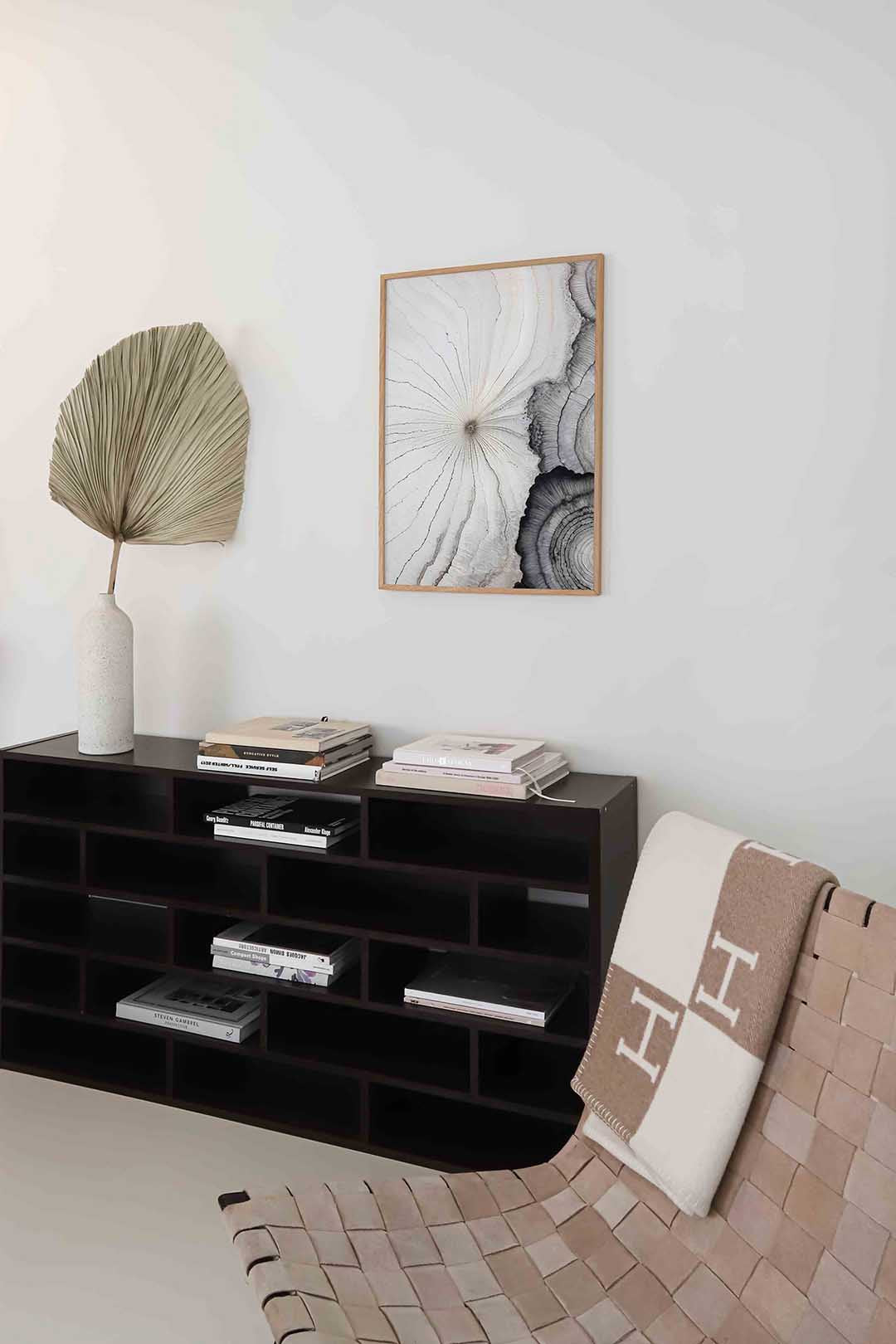 Houtnerf en ringen – staande zachte abstracte wanddecoratie van WallArtistic
