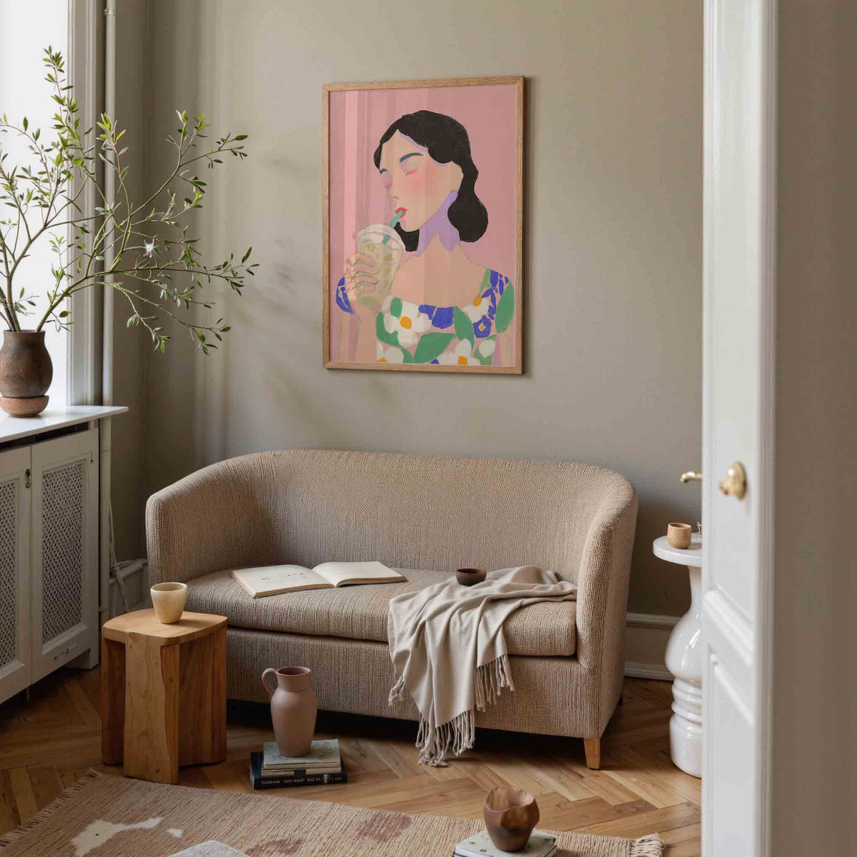 Vrouw met drankje – pastel poster in staand formaat