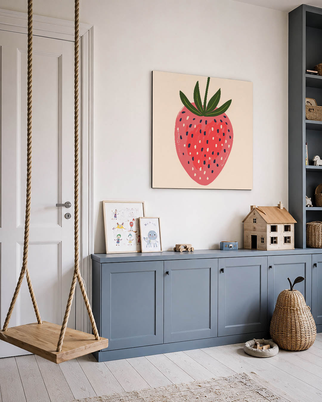 Fruitige illustratie kunstwerk – vierkante wanddecoratie – dit werk toont een gestileerde aardbei met groene bladeren op een