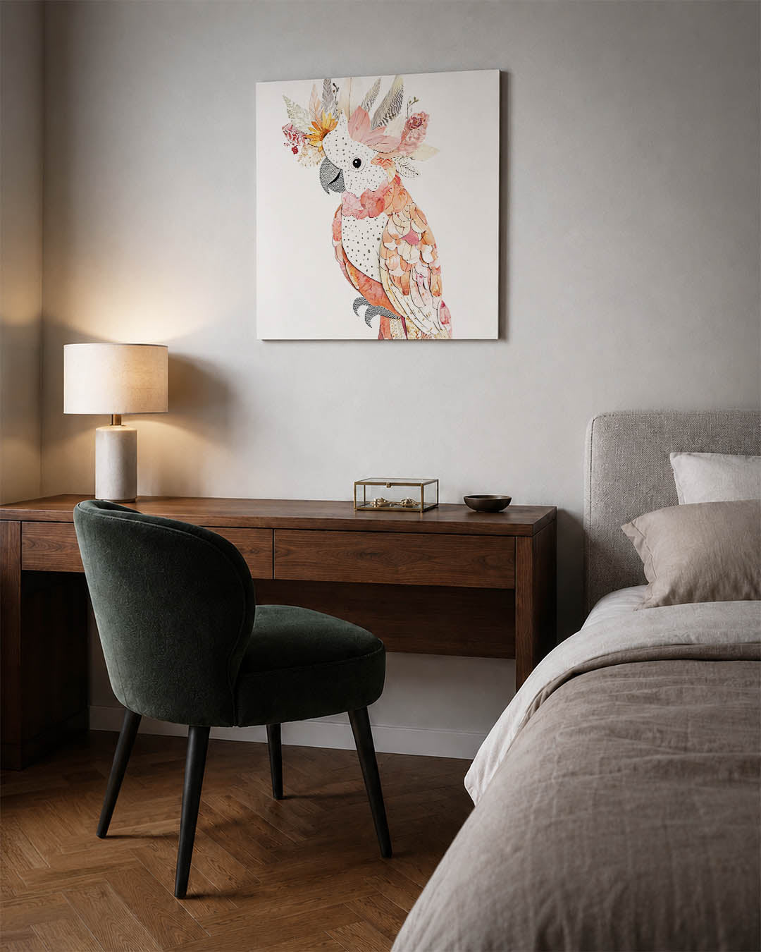 Vrolijke vogelcompositie kunstwerk – materiaalweergave – dit werk toont een kleurrijke vogel met een mix van bloemen en