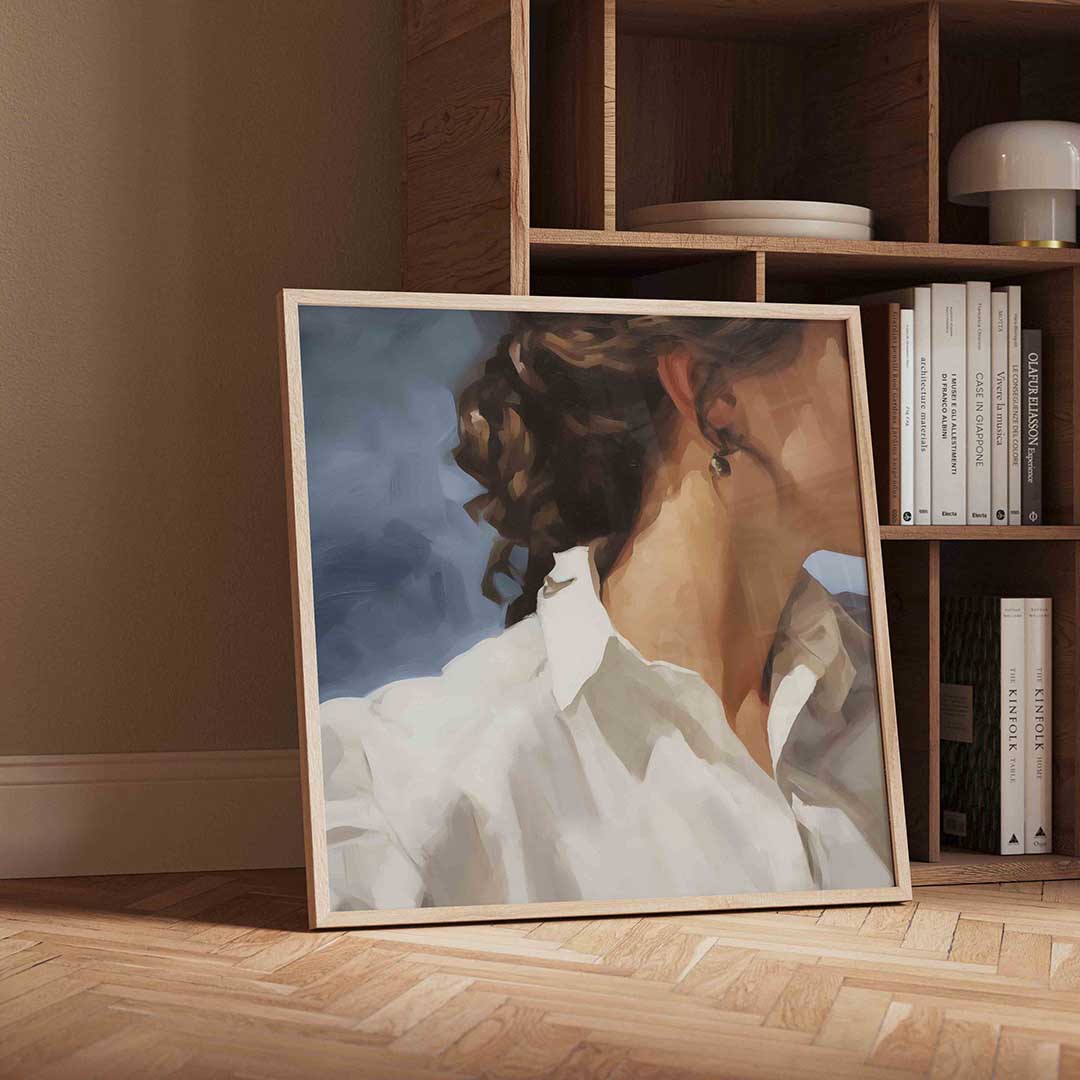 Vrouw in witte blouse – vierkante portret wanddecoratie van WallArtistic