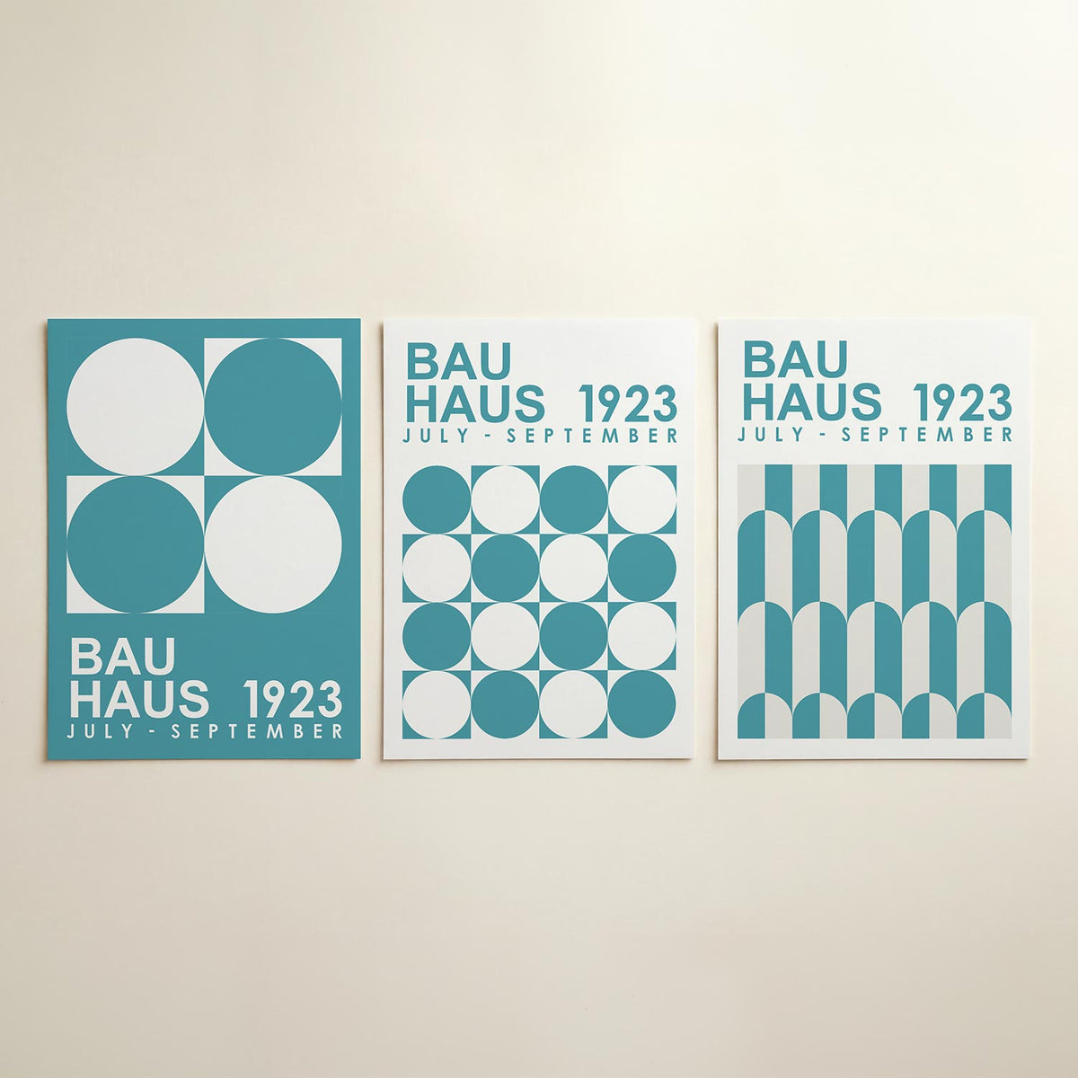 Cirkel en vierkant posterset – detailweergave – deze posterset in drie delen toont een spel van witte cirkels en blauwe