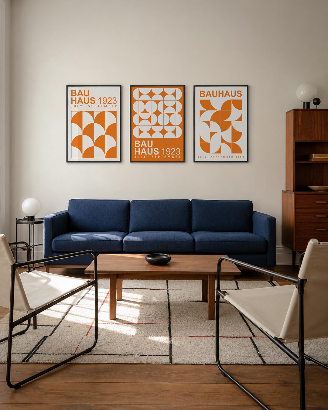 Kleur en vormen driedelige posterset – deze posterset in drie delen toont een levendig spel van oranje en wit. Halve cirkels