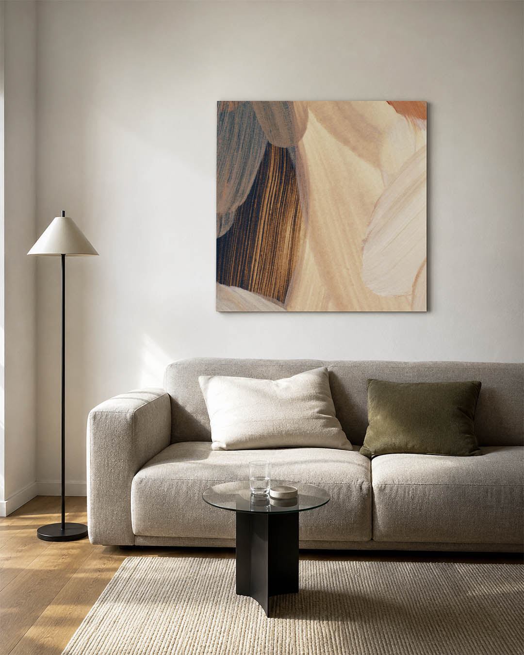 Organische borstels kunstwerk – detailweergave – dit werk toont vloeiende penseelstreken in beige, blauw en bruin. De zachte