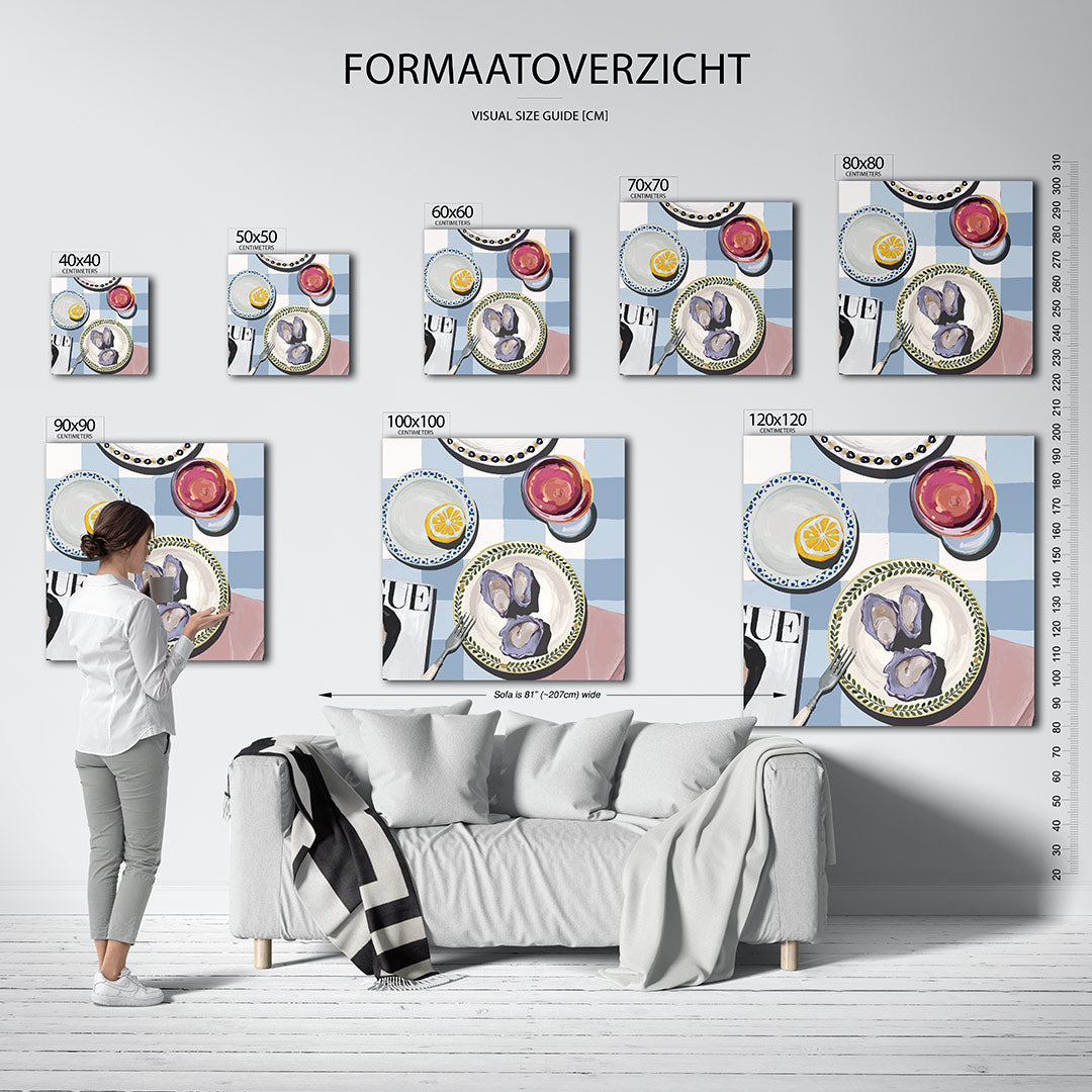 Eettafel compositie kunstwerk – sfeerbeeld – dit kunstwerk toont een kleurrijke tafelsetting met borden, een glas en een