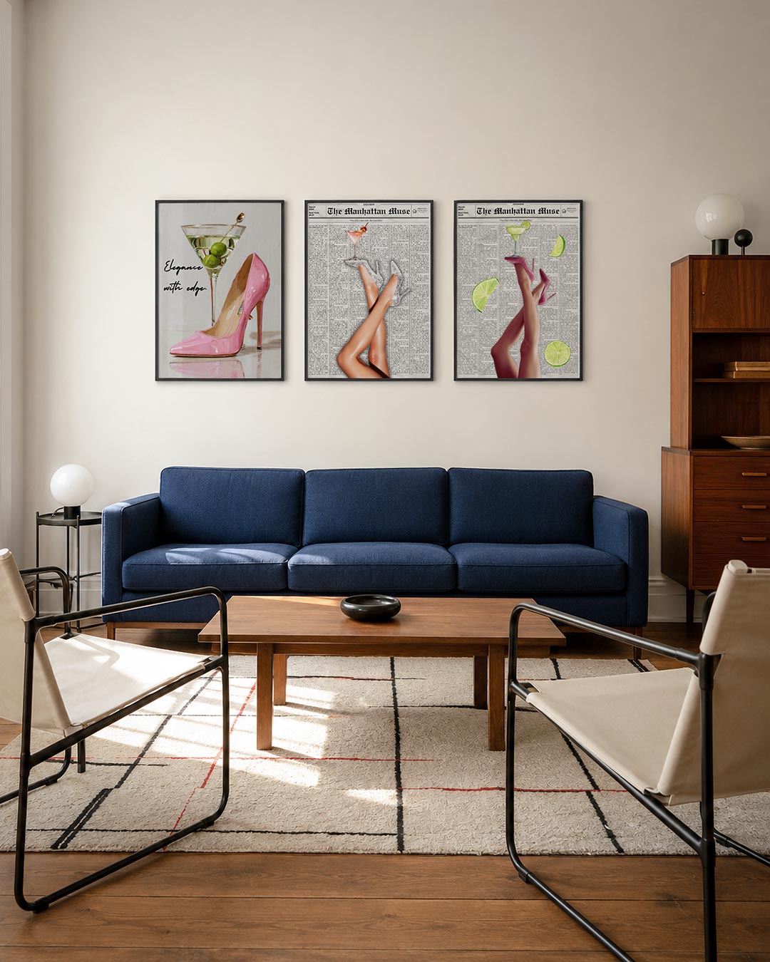 Stijlvolle combinatie posterset – derde productweergave – een roze pump naast een martiniglas met olijven