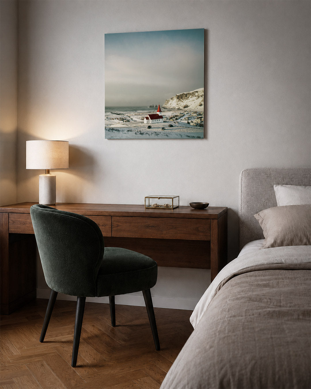 Winterse landschap kunstwerk – sfeerbeeld – deze kunstwerk toont een serene winterse scène met een gebouw in een besneeuwd