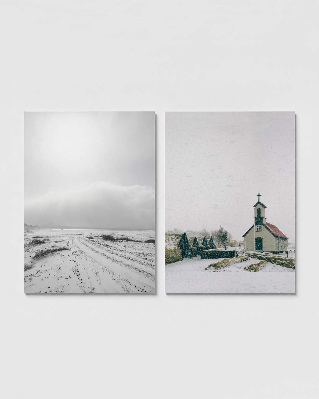 Wit landschap posterset – sfeerbeeld – een uitgestrekt wit landschap met een kronkelende weg die naar de horizon leidt. De