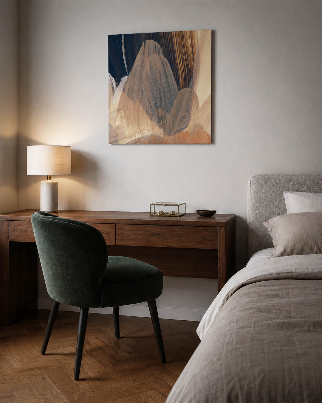 Penseelstreken kunstwerk – materiaalweergave – dit werk toont vloeiende penseelstreken in een harmonie van blauw, beige en
