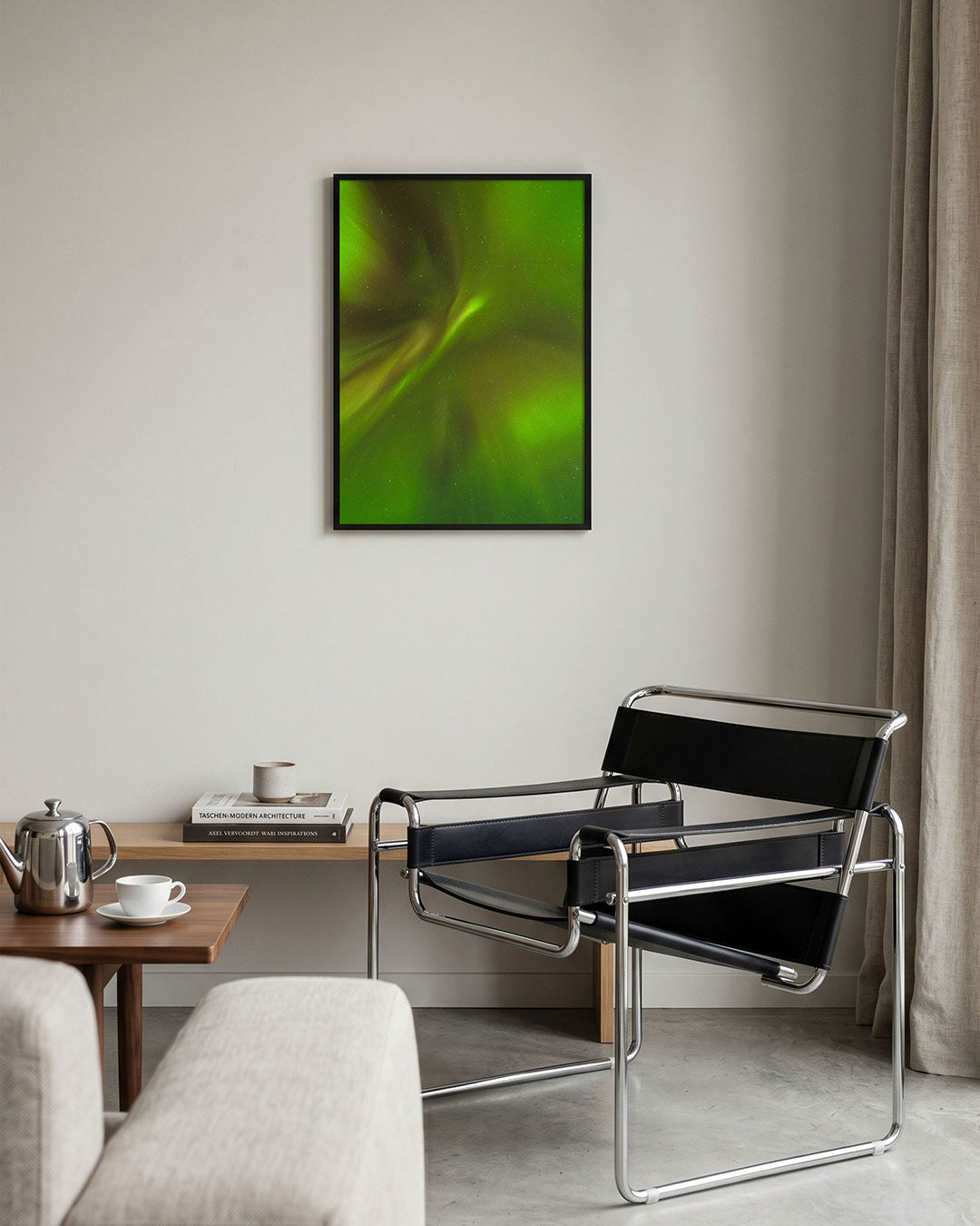 Groene lichtslierten poster – tweede productweergave – deze poster toont een dynamisch spel van groene lichtslierten tegen