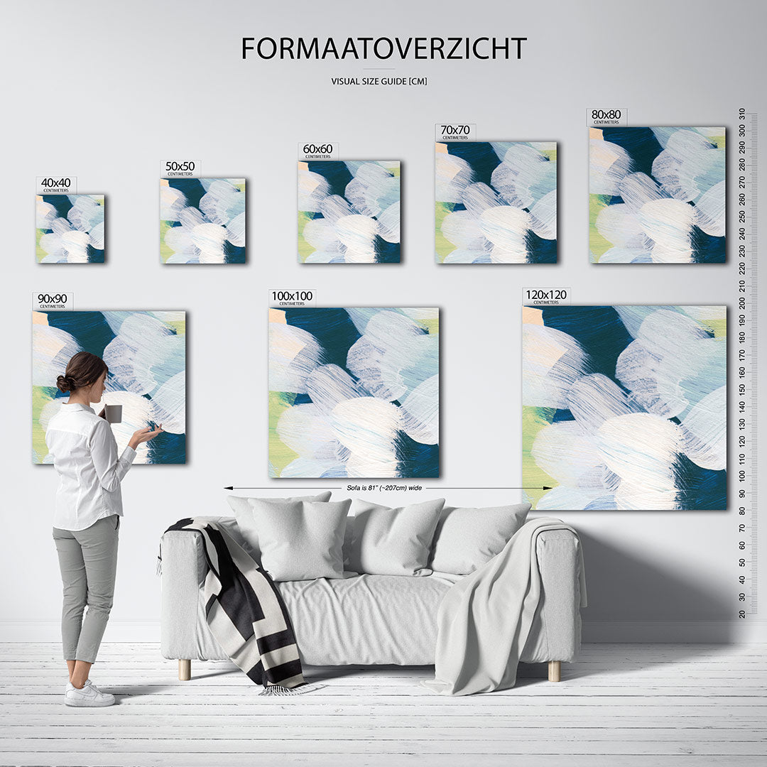 Dynamische penseelstreken kunstwerk – dit kunstwerk toont vloeiende penseelstreken in blauw en wit, met subtiele accenten van