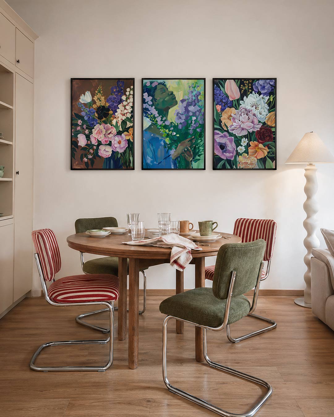 Bloemenpracht driedelige posterset – deze posterset toont een levendige bloemencompositie met