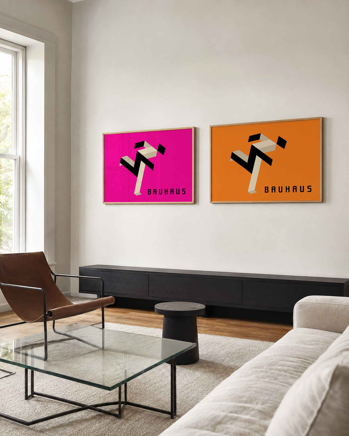 Interieurmockup van tweedelige landscape-posterset met zigzaglint in roze en oranje