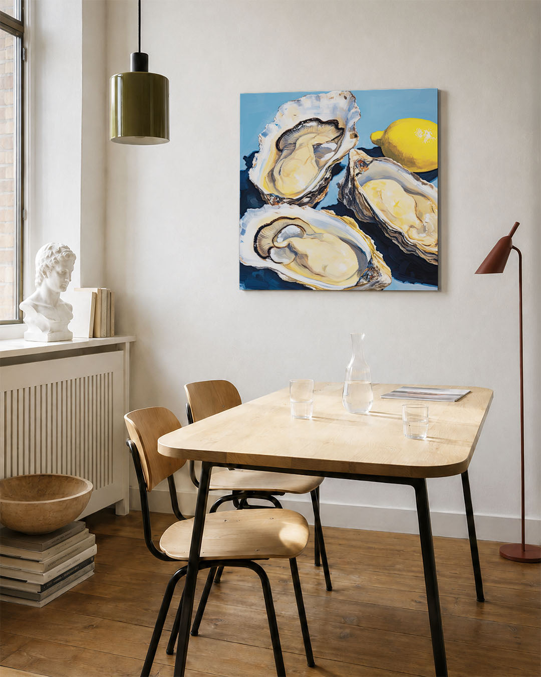Oesters en citroen kunstwerk – vierkante wanddecoratie – dit werk toont drie oesters en een citroen op een blauwe