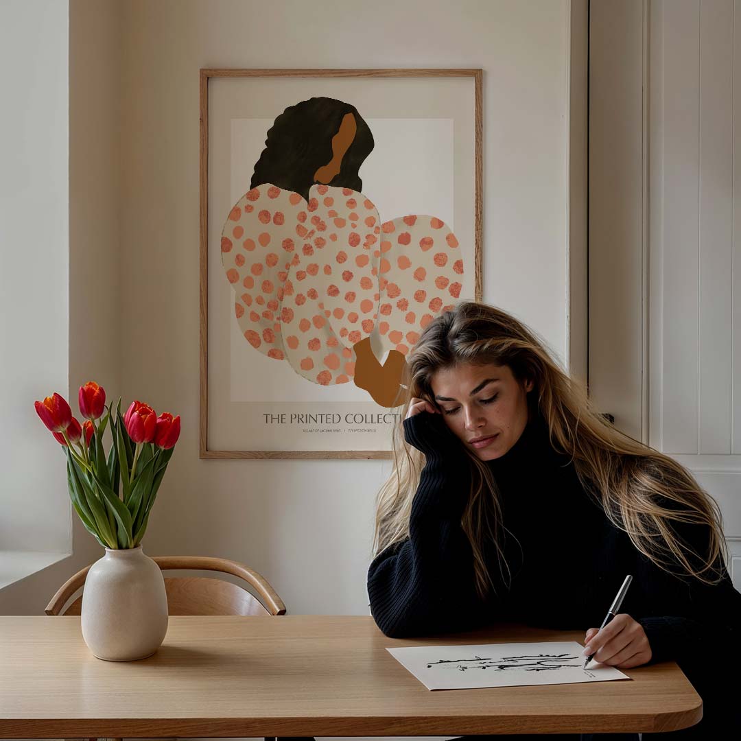Mooie Gestipte Silhouet – staande vrouwelijke wanddecoratie van WallArtistic
