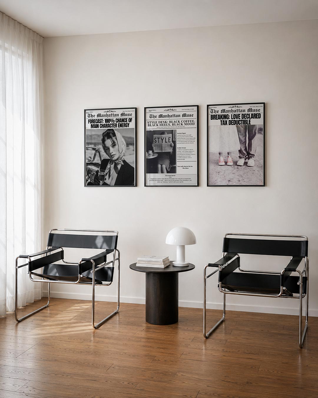 Zwart wit elegantie driedelige posterset – een vrouw met een sjaal en glas in de hand, omgeven door