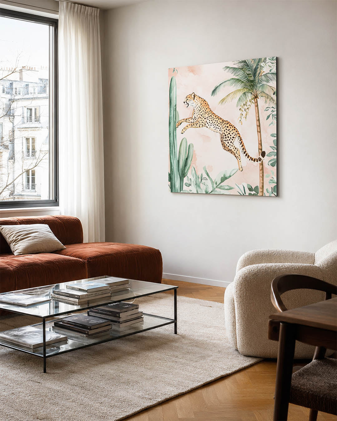 Springende luipaard kunstwerk – vierkante wanddecoratie – een levendig werk met een luipaard die door een groene jungle
