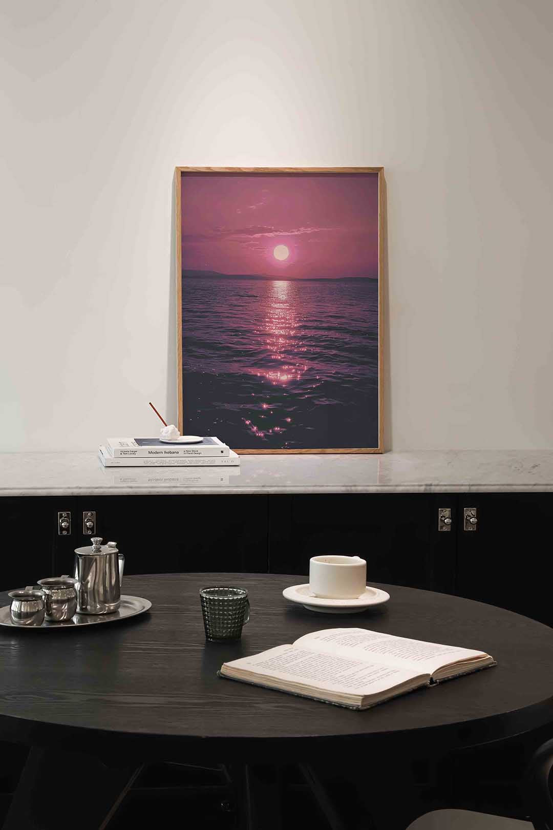Zonsondergang boven zee – abstracte poster in staand formaat