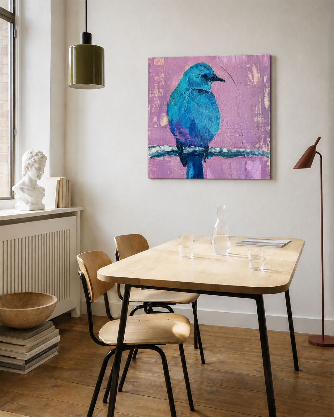 Blauwe vogel portret kunstwerk – vierkante wanddecoratie – dit kunstwerk toont een blauwe vogel op een tak tegen een roze