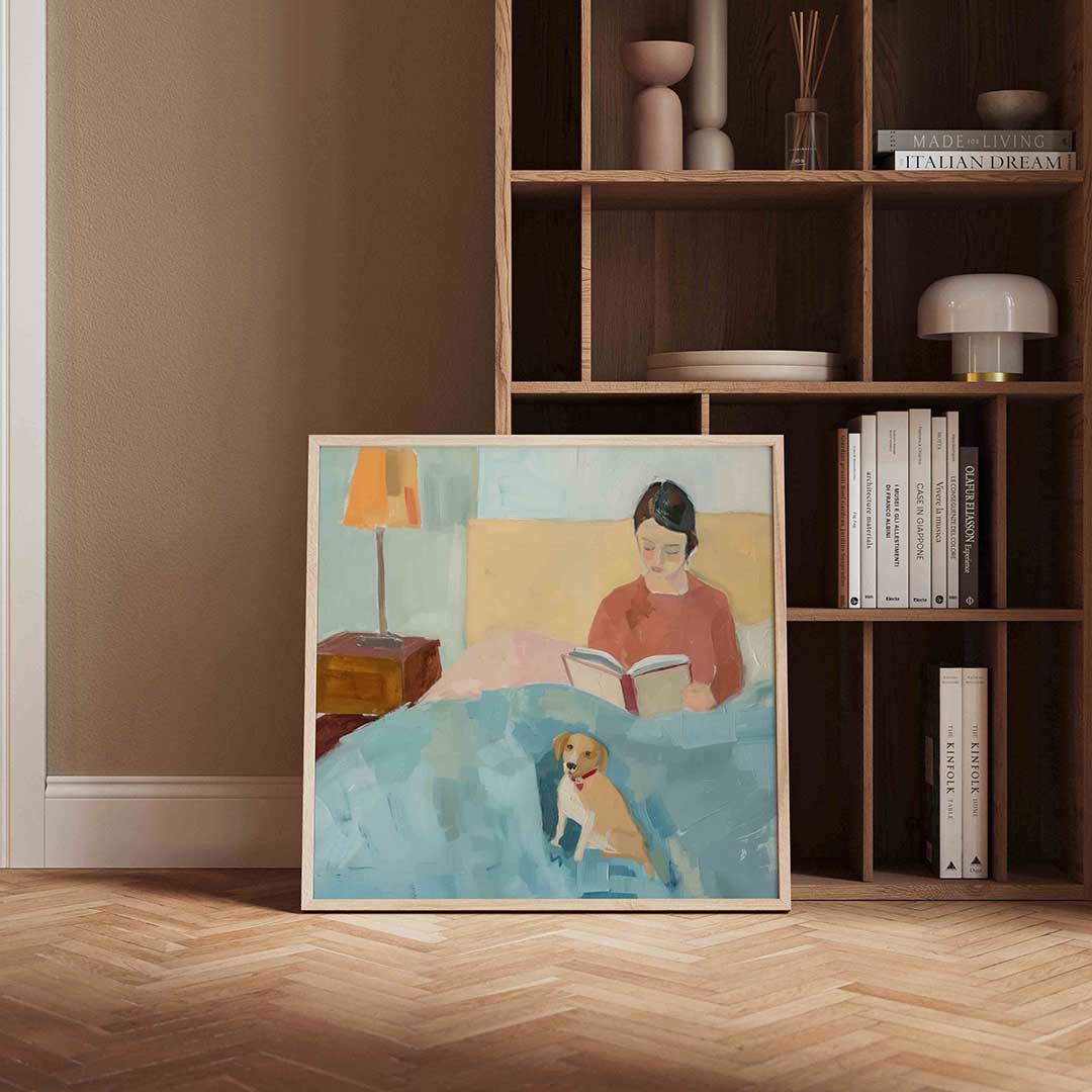 Lezende vrouw met hond – vierkante design wanddecoratie van WallArtistic