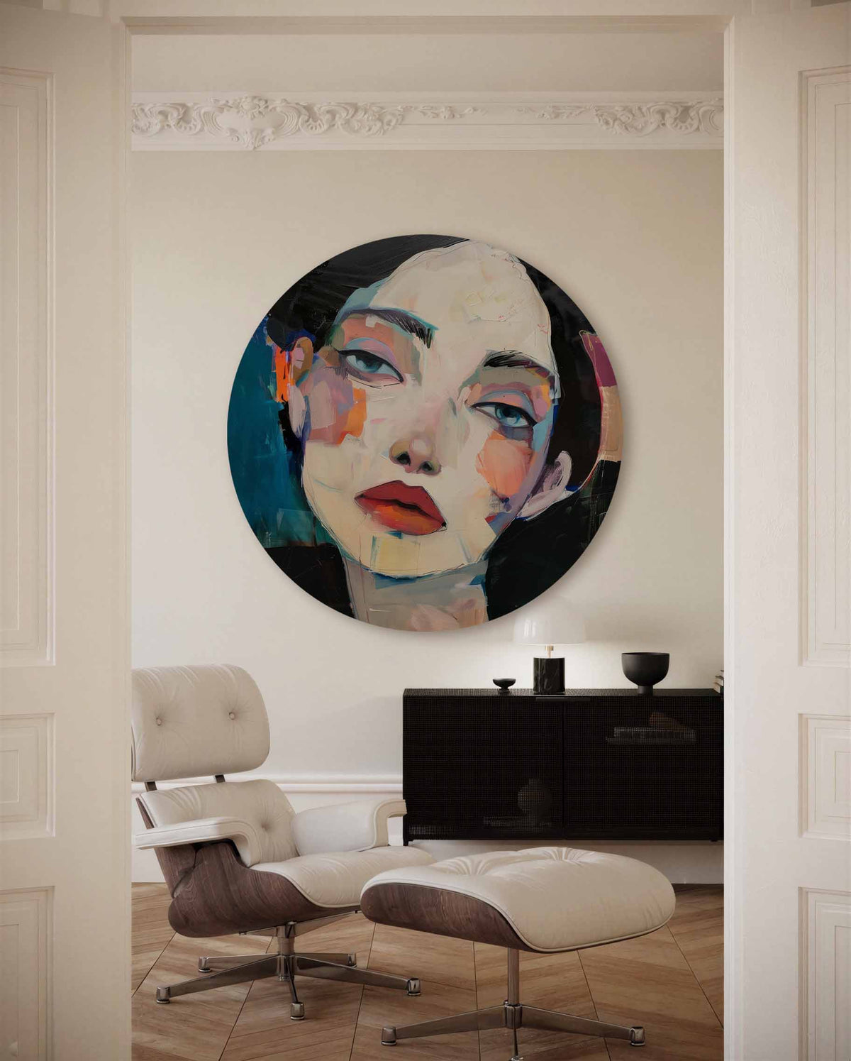 Portret met kleurrijke accenten – muurcirkel met kleur en vormen voor aan de muur