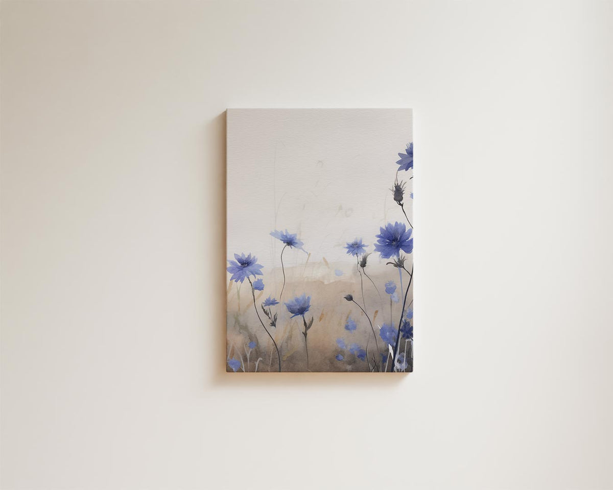 Blauwe Bloemen in Zachte Aquarel – kunstwerk met zwarte baklijst