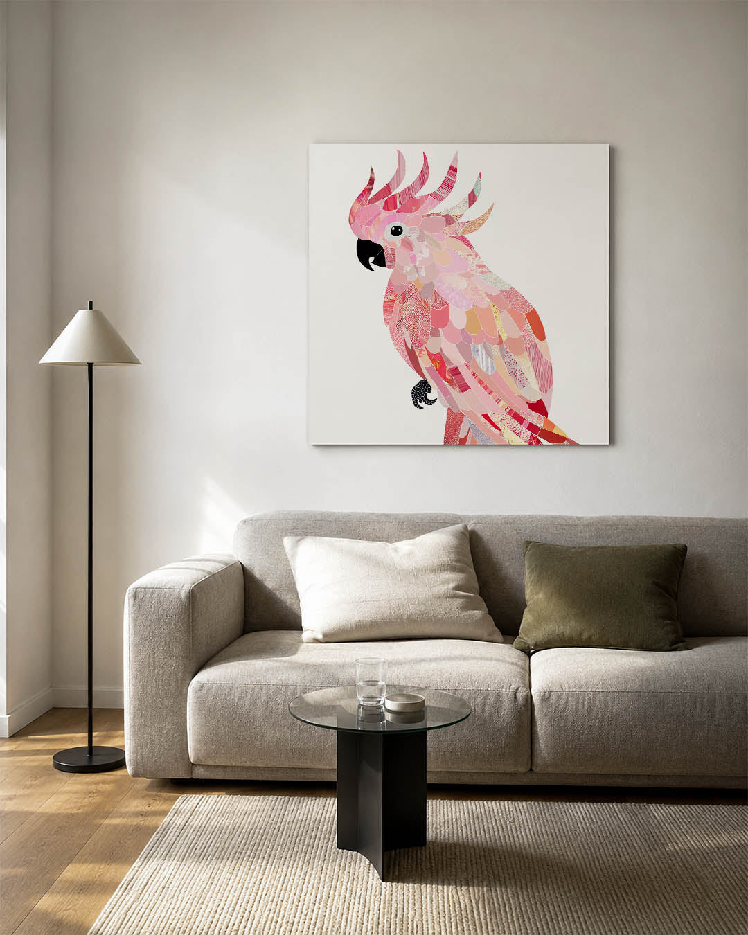 Vrolijke vogel collage kunstwerk – detailweergave – dit werk toont een kleurrijke vogel opgebouwd uit diverse roze en rode