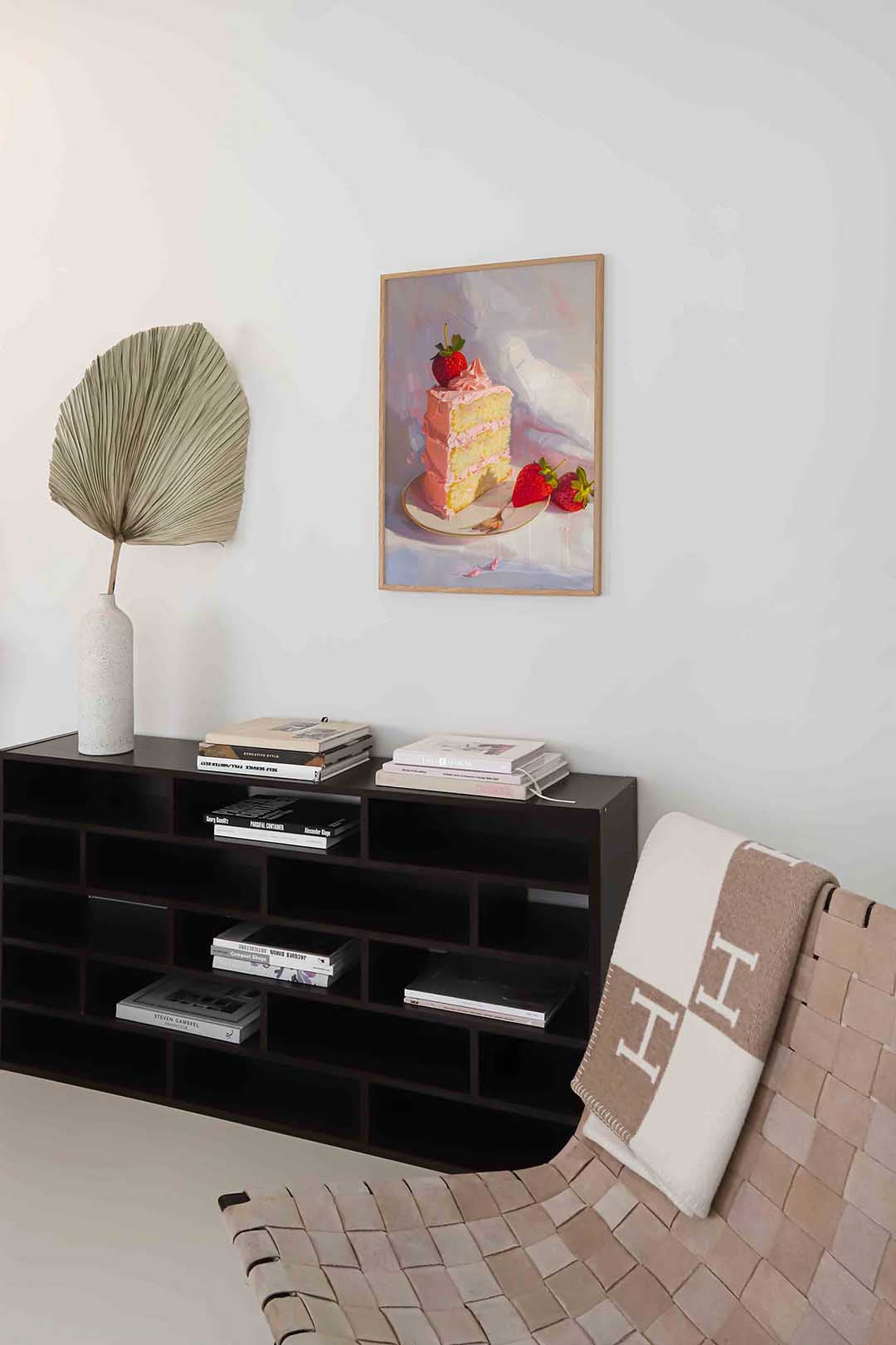 Aardbeientaart – staande kleurrijke abstracte wanddecoratie van WallArtistic