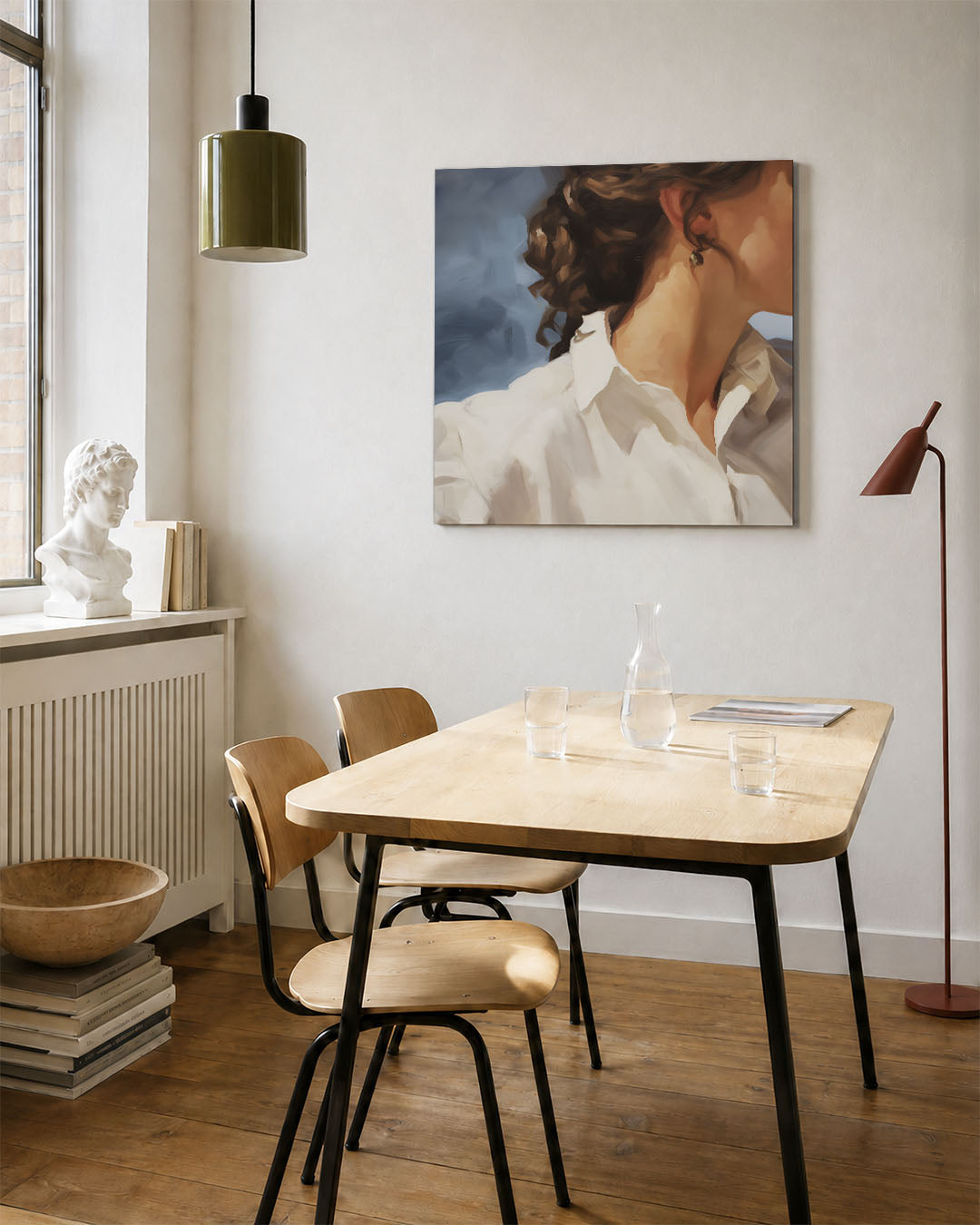 Portretstudie kunstwerk – vierkante wanddecoratie – dit werk toont een vrouw in een witte blouse tegen een blauwe