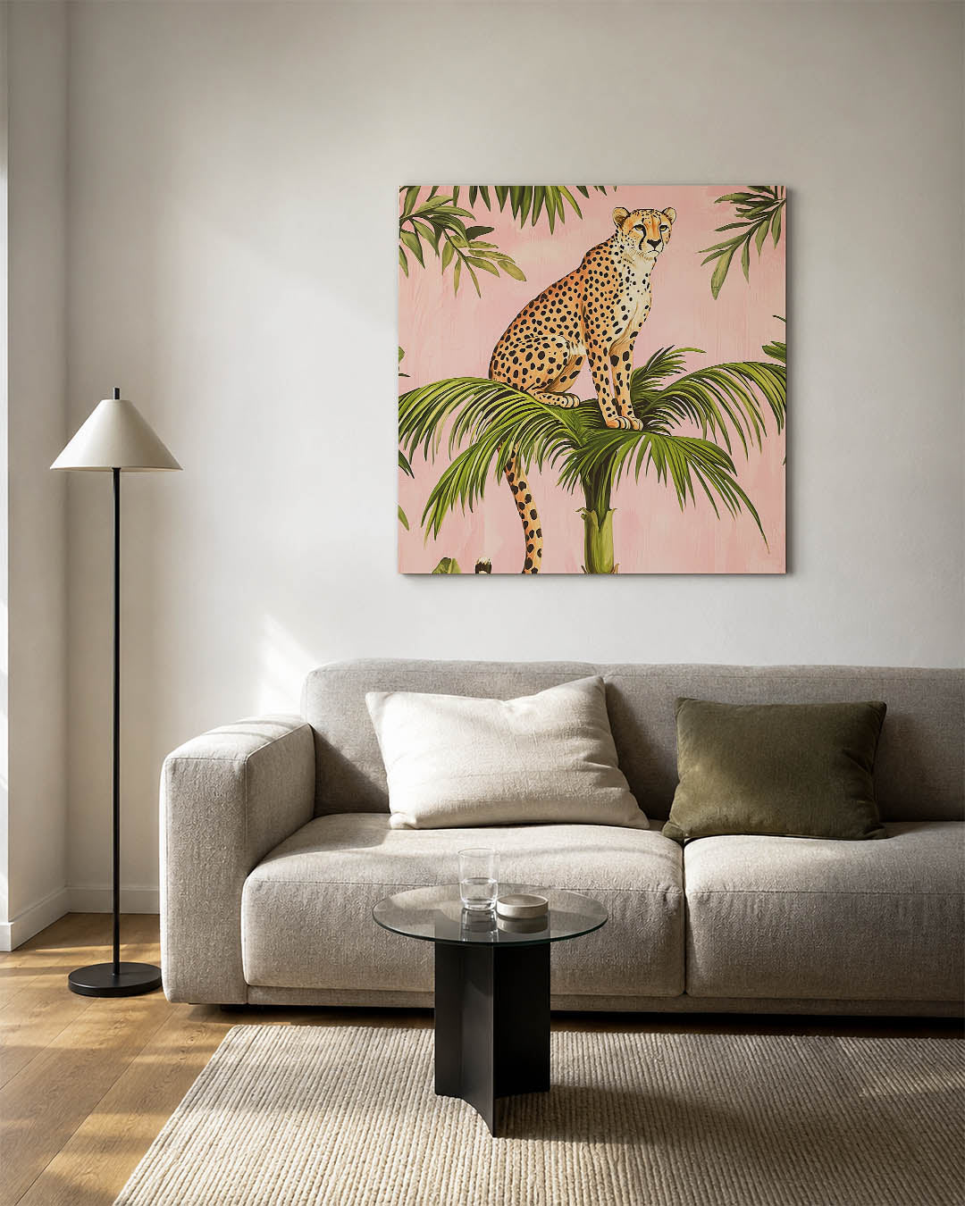 Luipaard op palm kunstwerk – detailweergave – dit werk toont een luipaard zittend op een palmboom tegen een roze achtergrond.
