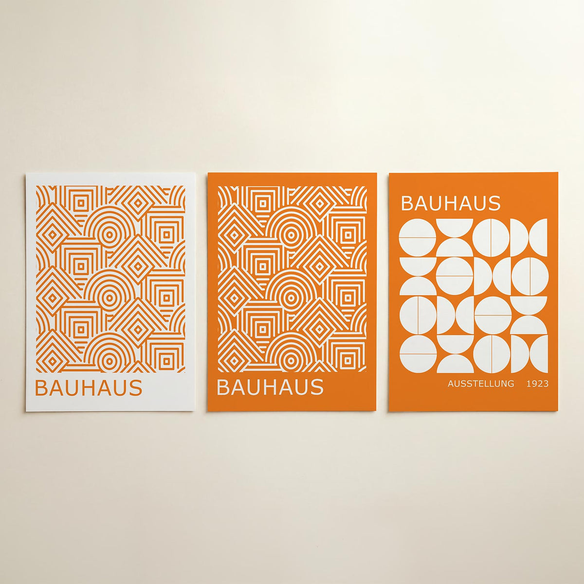 Lijnen en patronen posterset – detailweergave – deze posterset in drie delen toont een levendig spel van oranje lijnen en