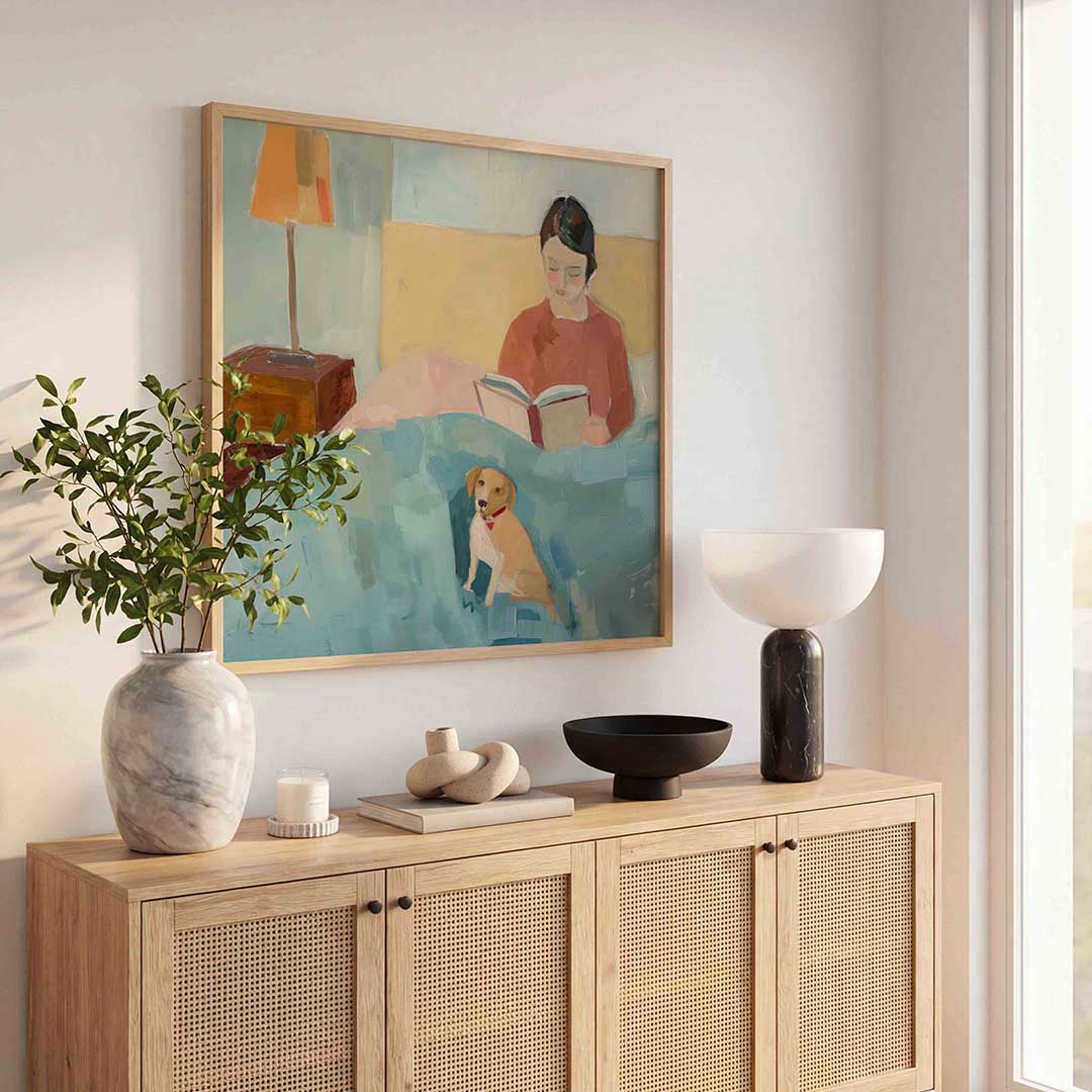 Lezende vrouw met hond – kunst en design poster in vierkant formaat